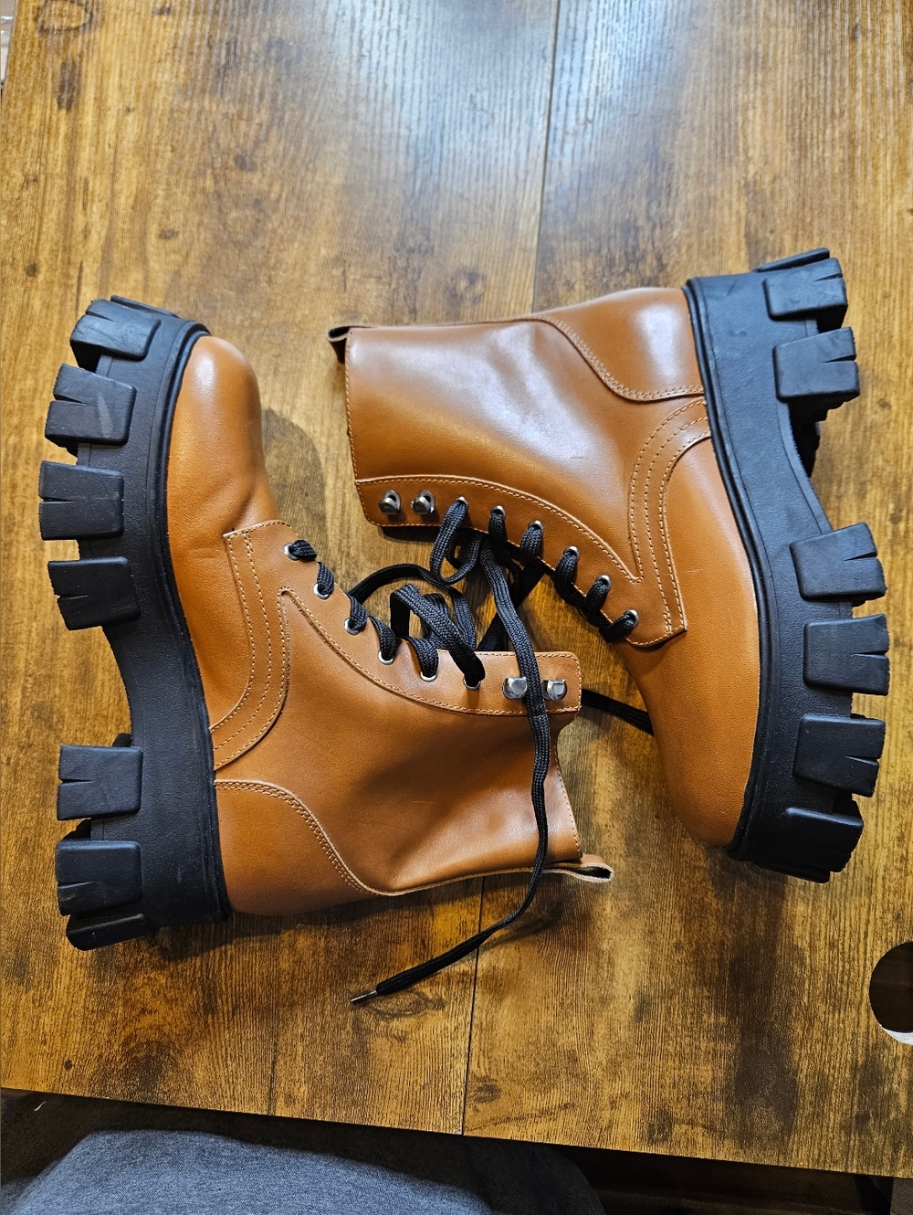 Marc Fisher LTD 8M Happy Lug Boots Platform Brown Leather  Ankle Combat  SCUFF - Picture 3 of 9